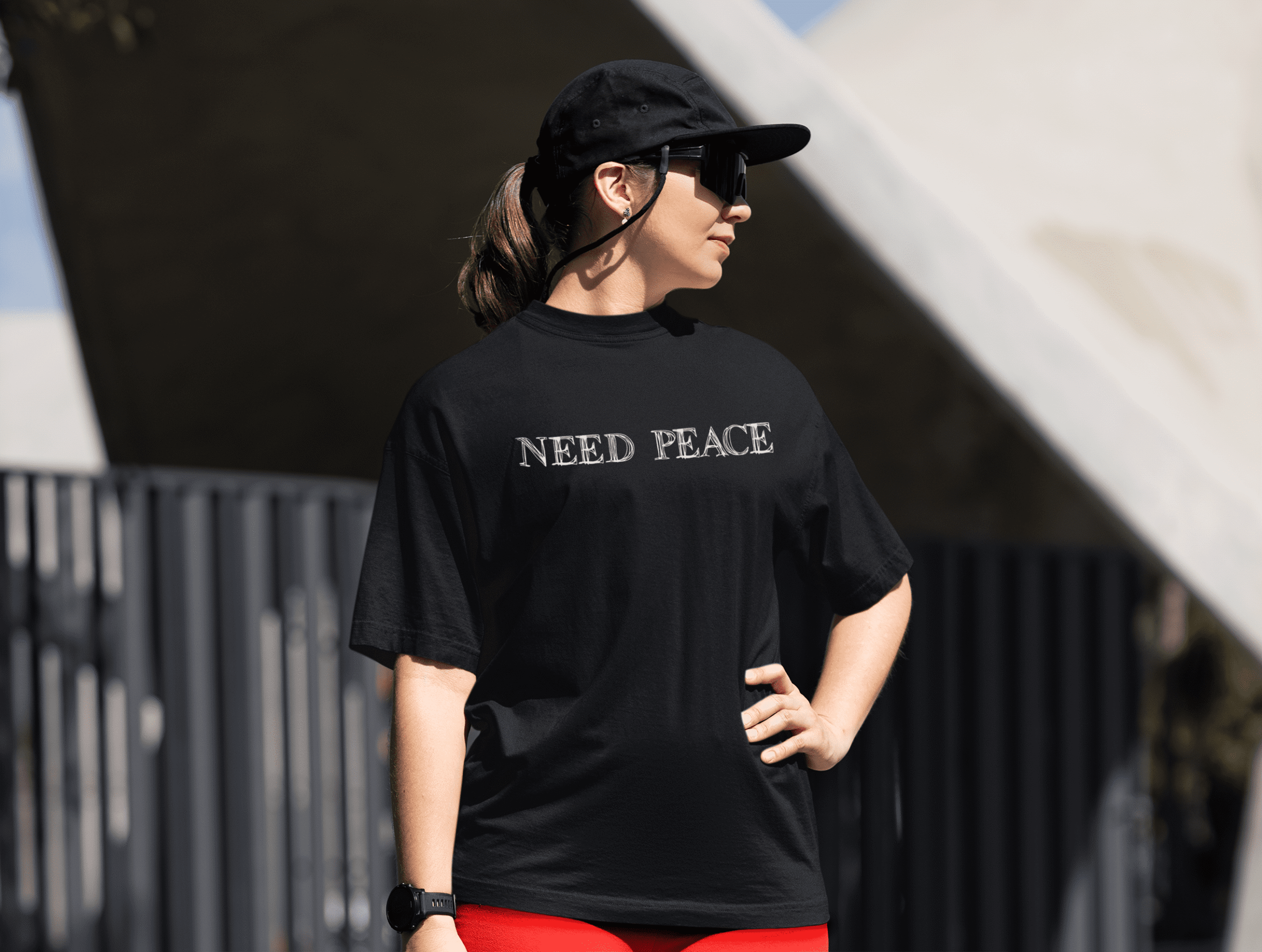 oversized-tee-mockup-featuring-a-woman-with-a-runner-streetstyle-look-m40020 (4)